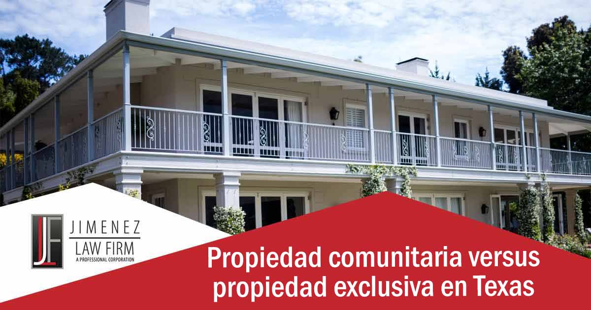 Casa representando la propiedad comunitaria y separada en Texas